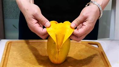 吃芒果別在用手剝，教你一招，只需一根牙籤，不髒手不流汁