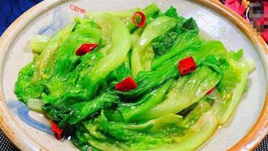 廣東人教我炒青菜，牢記3個小技巧，青菜翠綠不出水，看著有食欲