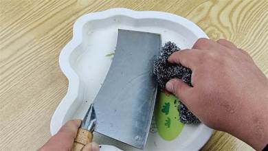 切肉的菜刀要經常磨，教你1個妙招，不用磨刀石，菜刀也能鋒利如初