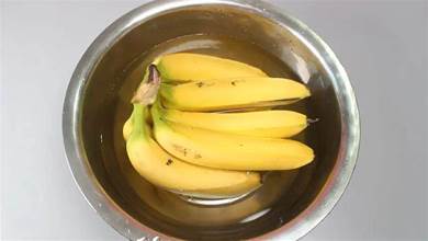 保存香蕉，別再傻傻放冰箱了，學會這2招，放7天不發黑也不壞