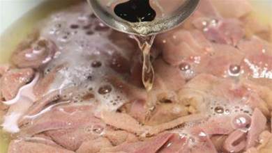豬肝最別只會用清水洗，教你正確做法，血水和腥味跑光光