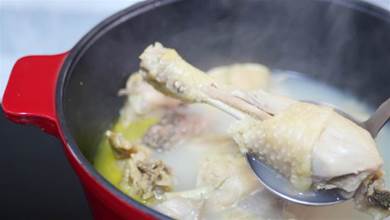 燉雞湯時，牢記「3放2不放」搭配，最營養最好喝雞湯的做法