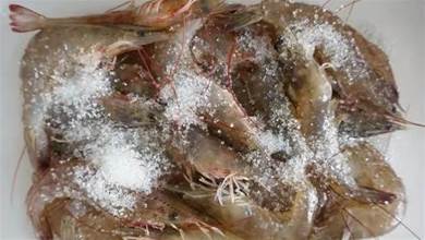 大蝦直接冷凍？難怪蝦變黑肉質差。給它加點「料」，3個月也新鮮
