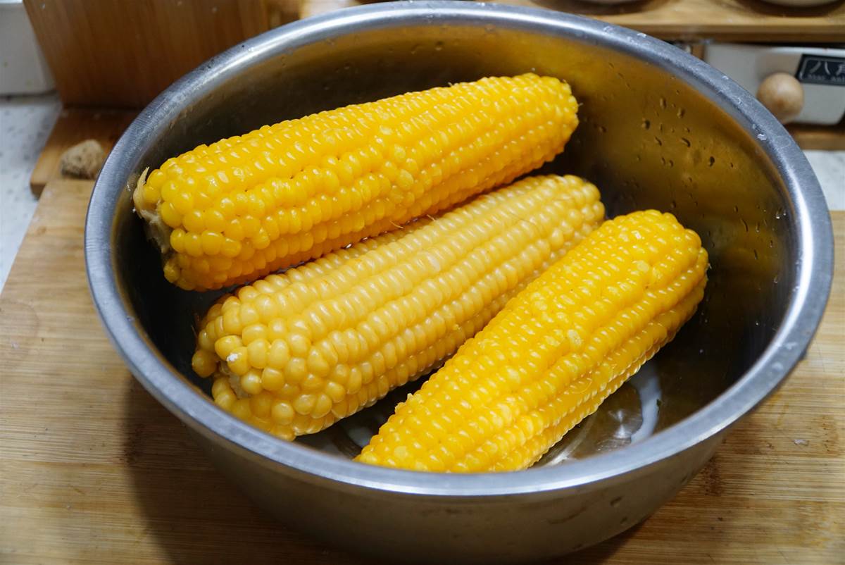 餐饮食材玉米棒摄影图高清摄影大图-千库网