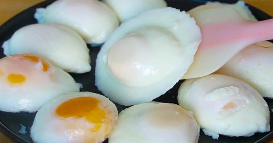 煮荷包蛋總有白色浮沫，教你2招，荷包蛋滑嫩不粘鍋