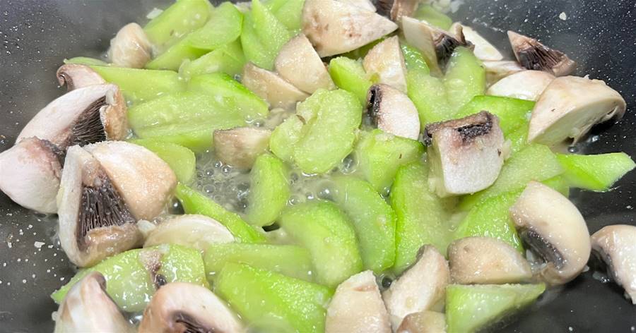 天氣漸熱，分享4種絲瓜的家常吃法，第4種很少人吃過，清熱解暑