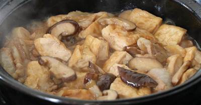 香菇燉豆腐越燉越香，出鍋香味四溢，看完又學會一道特色菜