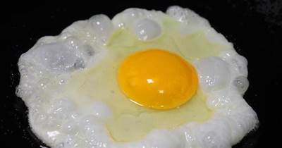 今天才知道，煎雞蛋第一步不是放油！飯店大廚的做法，鮮嫩又爽滑，早學會早受益
