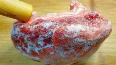 解凍肉不要直接用水泡，記住這個訣竅，吃起來跟鮮肉一樣
