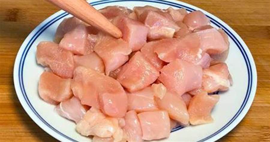 雞胸肉怎樣做才好吃？按這個方法做，出鍋外酥裡嫩，酸甜開胃，真香！