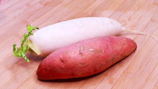 白蘿蔔加紅薯，28年來第一次吃，掀開鍋蓋流口水，果真高手在民間