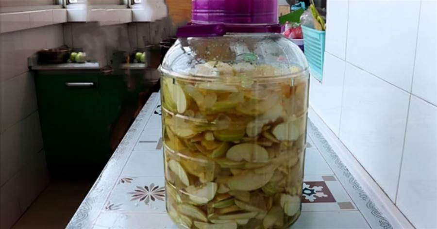 家庭自製蘋果醋，10斤蘋果能做一大罐，口感酸甜