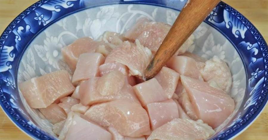 這才是雞胸肉最正確的做法，出鍋鮮嫩又下飯，不吃撐都停不下來